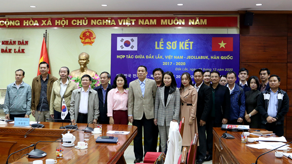 Dak Lak - Jeollabuk holds meeting to review 05 years of implementing cooperation agreement 